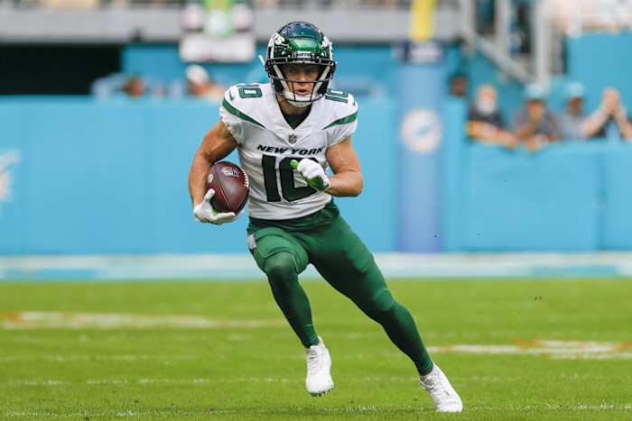 Jets WR Braxton Berrios running with football