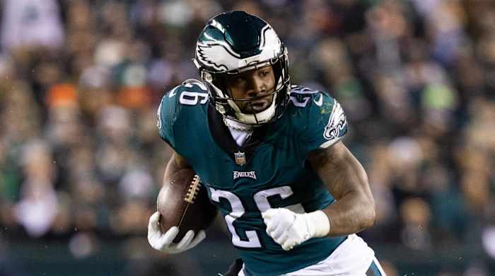 Miles Sanders runs the football vs. Washington.