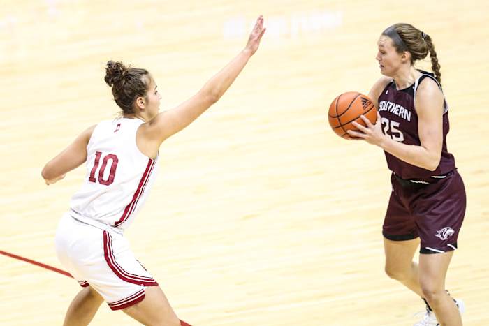 Aleksa Gulbe guards a Southern Illinois player.