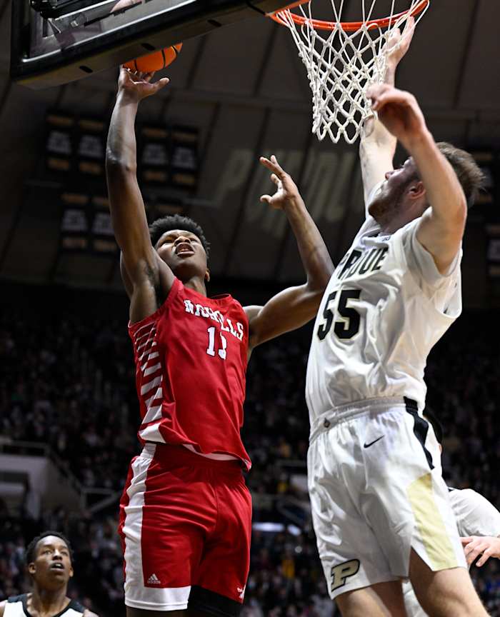 Sasha Stefanovic tries to block a Nicholls State player.