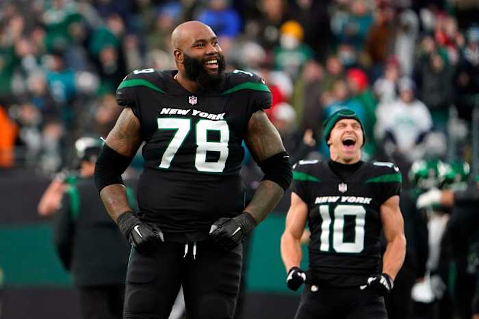Jets tackle Morgan Moses celebrates win