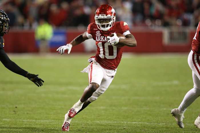 Nov 26, 2021; Fayetteville, Arkansas, USA; Arkansas Razorbacks wide receiver De'Vion Warren (10) runs after a catch during the second half against the Missouri Tigers at Donald W. Reynolds Razorbacks Stadium. Mandatory Credit: Nelson Chenault-USA TODAY Sports