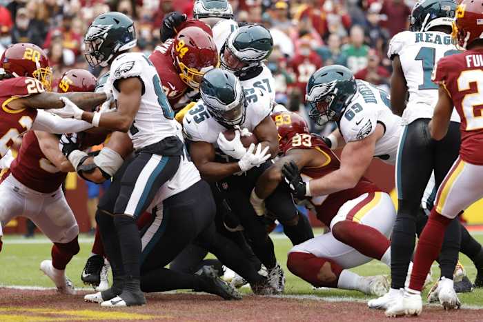 Boston Scott scores a fourth-and-goal TD in second quarter of Week 17