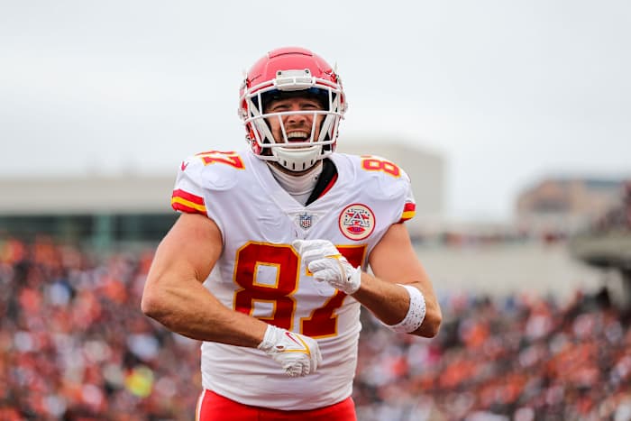 Jan 2, 2022; Cincinnati, Ohio, USA; Kansas City Chiefs tight end Travis Kelce (87) reacts after scoring a touchdown against the Cincinnati Bengals in the first half at Paul Brown Stadium. Mandatory Credit: Katie Stratman-USA TODAY Sports