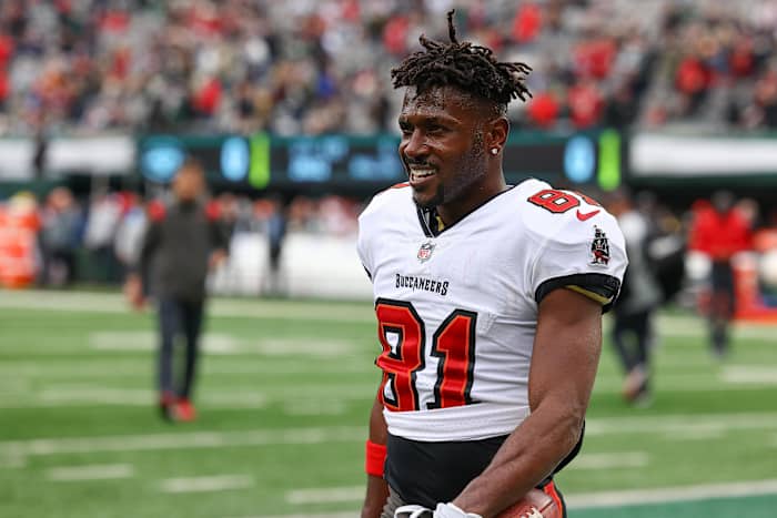 Tampa Bay Buccaneers wide receiver Antonio Brown (81) on the field before the game against the New York Jets during the second half at MetLife Stadium.