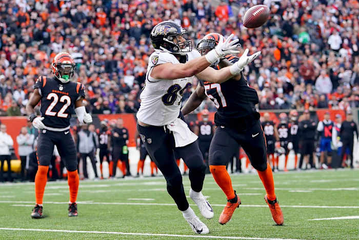 Baltimore Ravens tight end Mark Andrews (89) catches a touchdown pass as Cincinnati Bengals linebacker Germaine Pratt (57) defends in the third quarter during a Week 16 NFL game, Sunday, Dec. 26, 2021, at Paul Brown Stadium in Cincinnati. The Cincinnati Bengals defeated the Baltimore Ravens, 41-21.
Baltimore Ravens At Cincinnati Bengals Dec 26