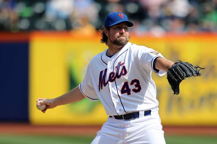 R.A. Dickey pitching for New York Mets