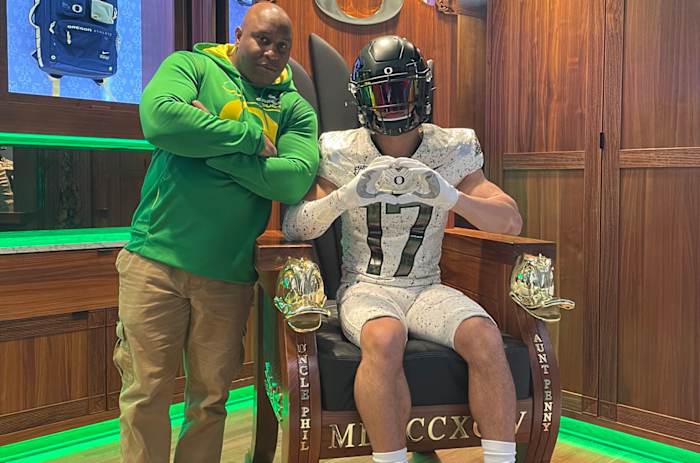 Jayden Limar poses with Oregon running backs coach Carlos Locklyn during a trip to Eugene.