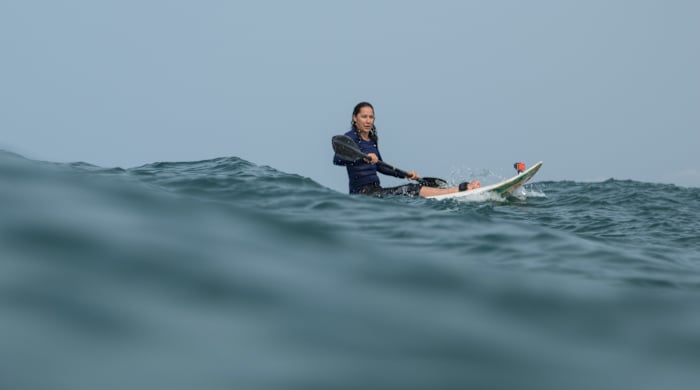 alana-nichols-surfing