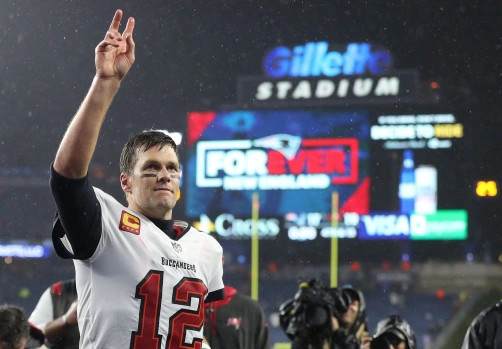 Tampa Bay Buccaneers quarterback Tom Brady waves to fans chanting”Brady, Brady” as he leaves the field after the game the game at Gillette Stadium on October 3, 2021 in Foxboro, MA