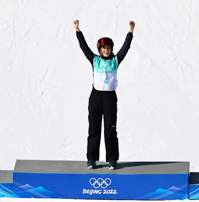 eileen-gu-podium