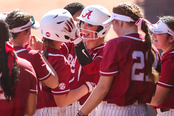 Alabama softball celebrates Megan Bloodworth home run against Southern Utah