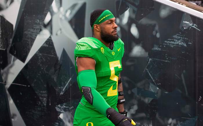Oregon's Kayvon Thibodeaux enters the stadium for the game against Oregon State on Nov. 27, 2021.