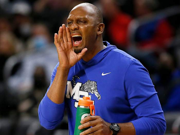 Memphis coach Penny Hardaway yells