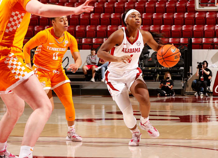 021722_WBB_SuttonTa_Tennessee_RS7029