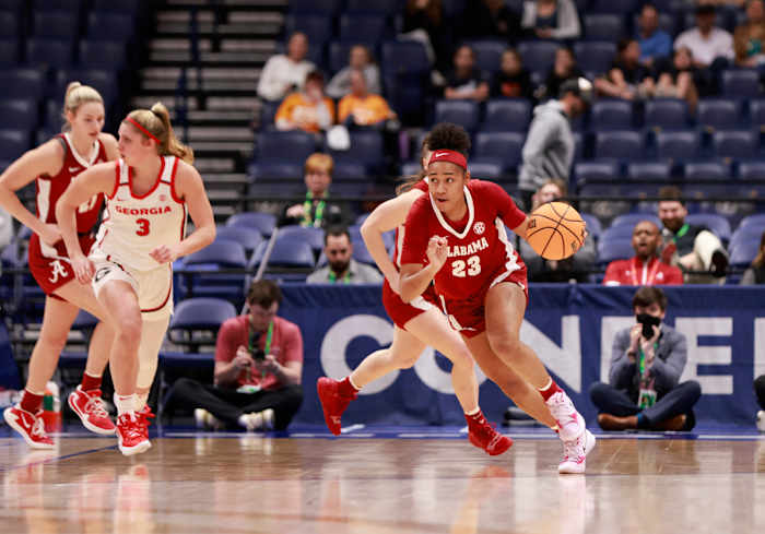 030322_WBB_DavisBr_Georgia_RC6344