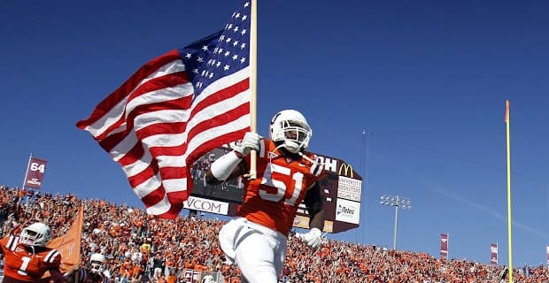 Scenes before a college football game