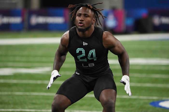 Mar 5, 2022; Indianapolis, IN, USA; Auburn linebacker Zakoby Mcclain (LB24) goes through drills during the 2022 NFL Scouting Combine at Lucas Oil Stadium. Mandatory Credit: Kirby Lee-USA TODAY Sports