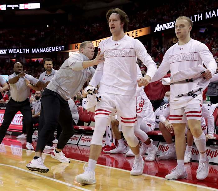Wisconsin bench MBB 2022.03.06 USATSI_17844314