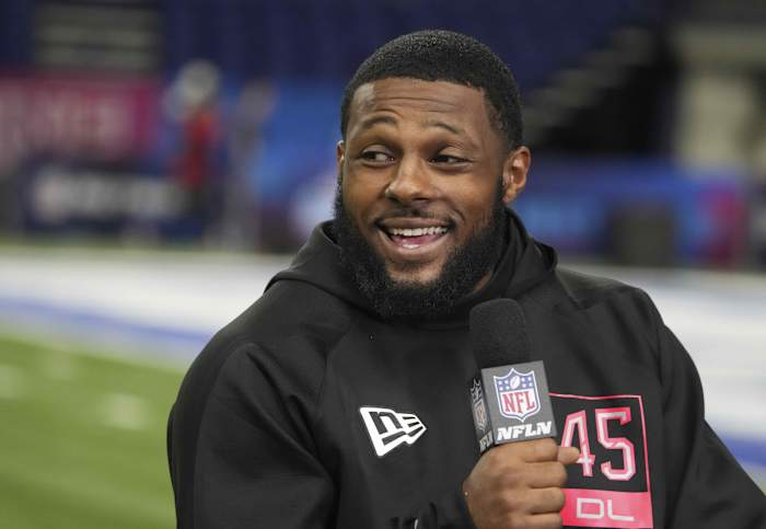 Oregon DE Kayvon Thibodeaux interviews during NFL Combine