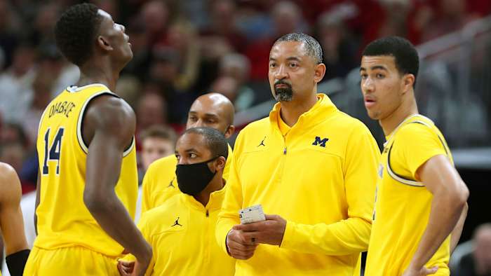 Michigan coach Juwan Howard talks to his team