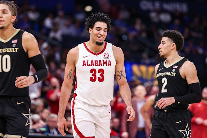 3102022 James Rojas reacts during the game_AlabamavsVanderbilt_JT002829