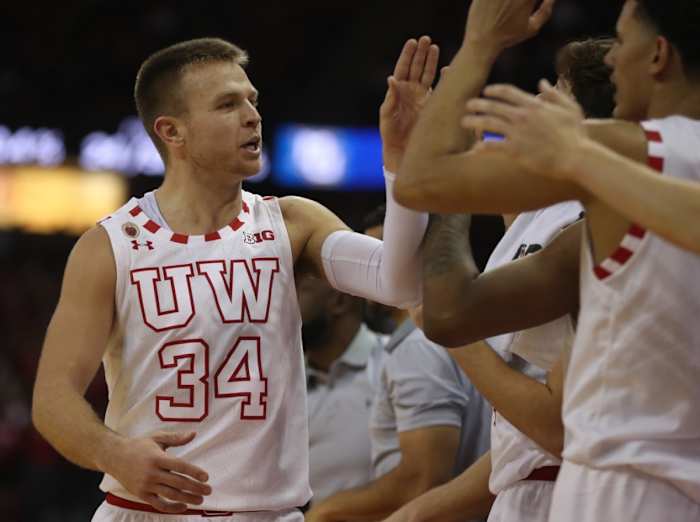 WisconsinBradDavisonBenchHigh5