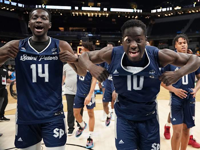 Saint Peter’s players celebrate beating Murray State