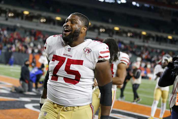 49ers guard Laken Tomlinson celebrates win
