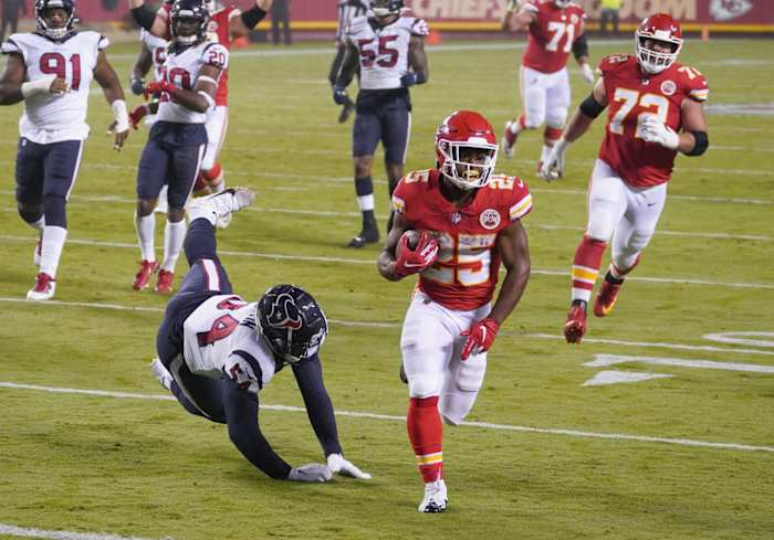 Houston Texans EDGE Jacob Martin misses tackle