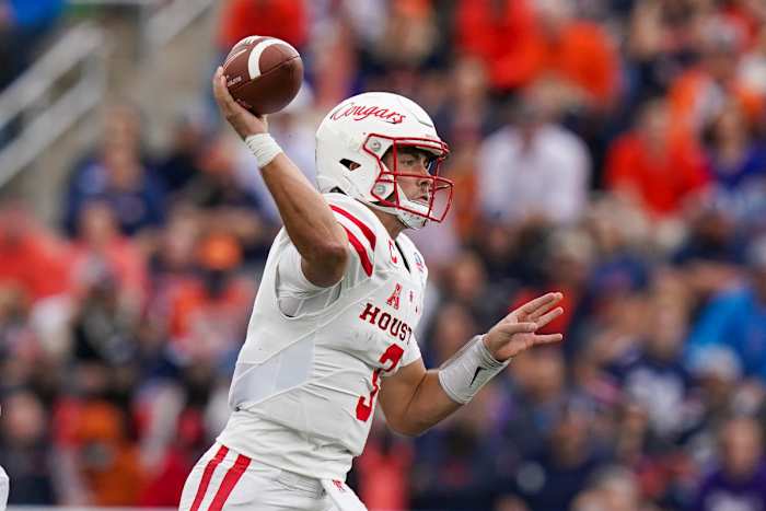 Dec 28, 2021; Birmingham, Alabama, USA; Houston Cougars quarterback Clayton Tune (3) passes against the Auburn Tigers during the second half of the 2021 Birmingham Bowl at Protective Stadium. Mandatory Credit: Marvin Gentry-USA TODAY Sports
