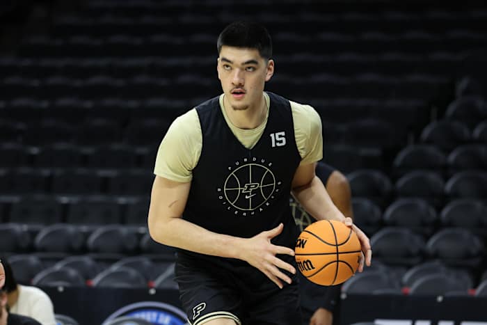 Zach Edey practice Sweet 16