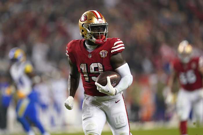 San Francisco 49ers WR Deebo Samuel scores touchdown