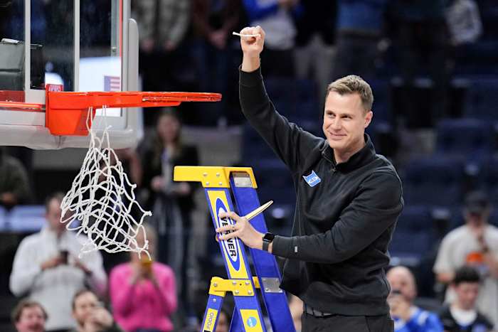 Scheyer’s last blissful moment with Krzyzewski: an Elite Eight win over Arkansas on March 26.