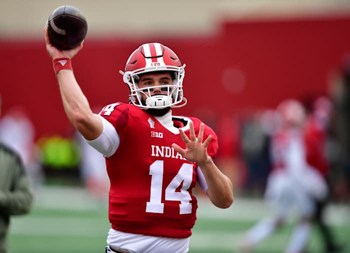 Jack Tuttle throws the ball.