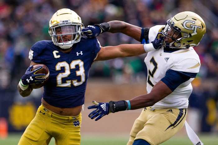 Notre Dame RB Kyren Williams uses stiff arm
