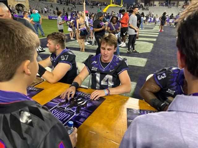 Spring Game, #14, QB, Chandler Morris, signing autographs