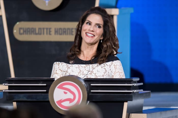 Hawks owner Jami Gertz smiles during the 2018 NBA Draft Lottery.