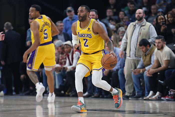 Los Angeles Lakers guard Wayne Ellington (2) dribbles during the second half against the Memphis Grizzles at FedExForum.