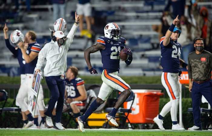 Auburn defensive back Smoke Monday (21) returns an interception for a touchdown against Tennessee. Jake Crandall via Imagn Content Services, LLC