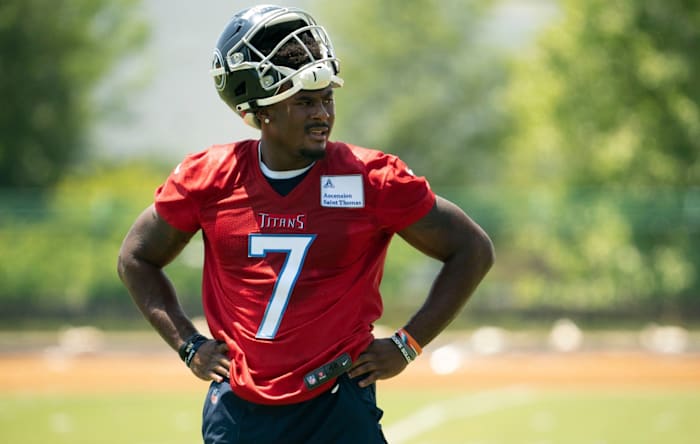 Tennessee Titans quarterback Malik Willis (7) looks over the field during a Rookie Mini-Camp practice at Saint Thomas Sports Park Friday, May 13, 2022, in Nashville, Tenn.