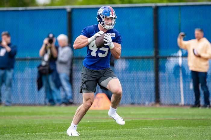May 13, 2022; East Rutherford, NJ, USA; New York Giants tight end Daniel Bellinger (45) practices a drill during rookie camp at Quest Diagnostics Training Center.