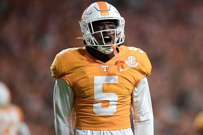 Tennessee defensive back Kenneth George Jr. (5) calls during a game at Neyland Stadium in Knoxville, Tenn. on Thursday, Sept. 2, 2021.