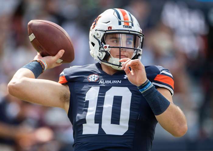 Auburn Tigers quarterback Bo Nix (10) during warm ups at Jordan-Hare Stadium in Auburn, Ala., on Saturday, Sept. 25, 2021.