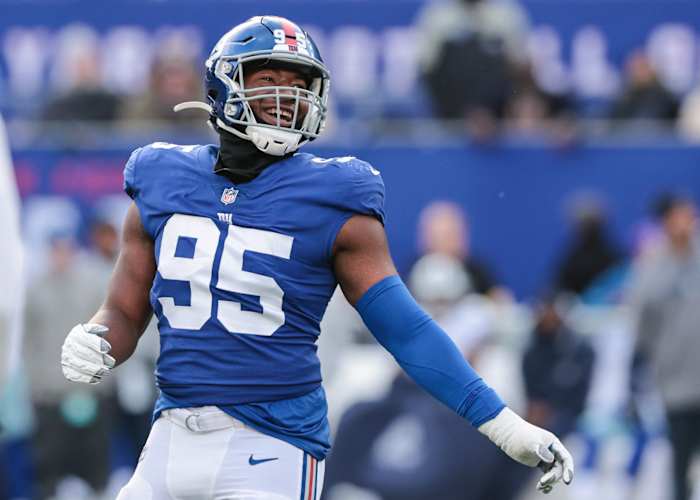 Dec 19, 2021; East Rutherford, New Jersey, USA; New York Giants outside linebacker Quincy Roche (95) reacts after a sack against the Dallas Cowboys during the first half at MetLife Stadium.