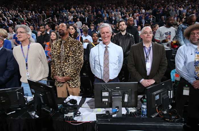 926489638-golden-state-warriors-v-new-york-knicks.jpg-850x560