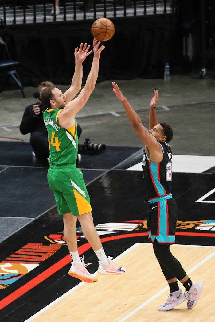 Bojan Bogdanovic (44) drains a three-pointer against he Memphis Grizzlies
