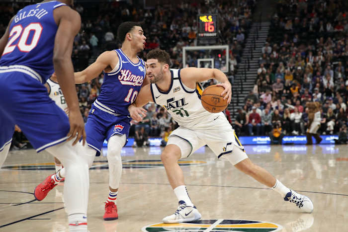 Georges Niang (31) and the Utah Jazz take on the Sacramento Kings