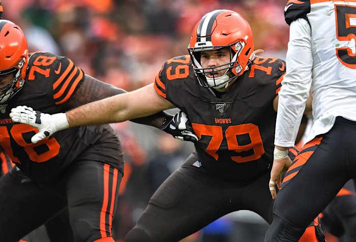 Browns lineman Drew Forbes blocks during a 2019 game