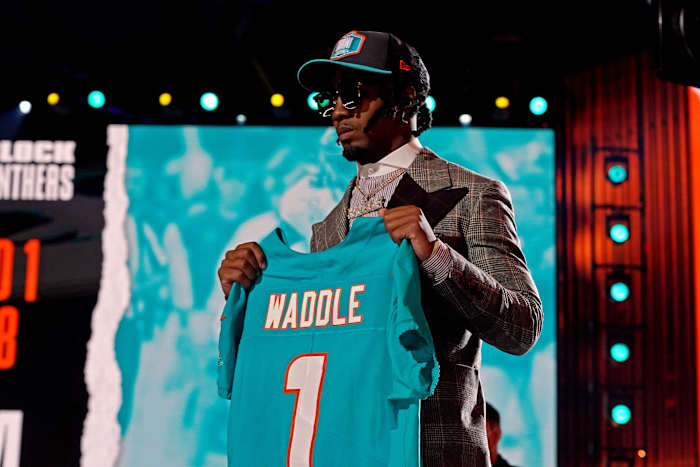 The Miami Dolphins pair Jaylen Waddle and Tua Tagovailoa back up by selecting Waddle sixth overall in the 2021 NFL Draft.